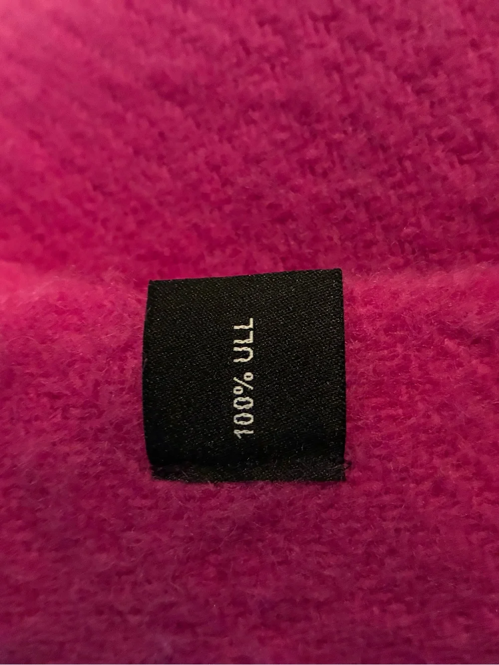 Ullpledd Switzerland 100% Wool Magenta throw 49” by 62” imported perfect cond